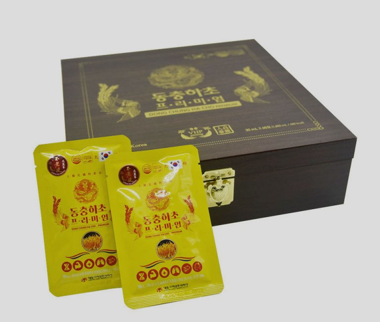 Đông Trùng Hạ Thảo dạng dịch chiết, hộp gỗ đen gồm 60 gói, túi màu vàng