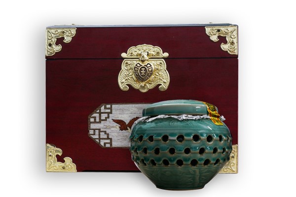 Cao Hồng Sâm Hoàng Đế Hàn Quốc Hwangje hộp gỗ đỏ hũ sứ 500g (Hwangje Red Ginseng Extract Premium)