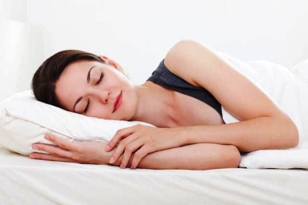 Làn da làm gì khi bạn ngủ? Vai trò của giấc ngủ đối với làn da đẹp