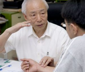 (Ảnh bác sĩ Đông y Hồ Nãi Văn)
